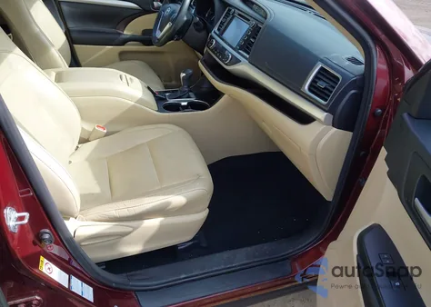 2016 Toyota Highlander Xle V6 z USA, uszkodzony, nr VIN 5TDJKRFH8GS309710